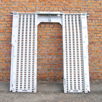 Задняя выдвижная платформа  LOHR